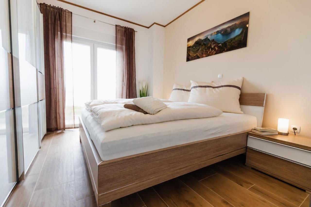 Beachfront Reiterer Villa V2 With Seaview 30 Meters From The Beach - Crowonder Luxury Rent Privlaka  Zewnętrze zdjęcie