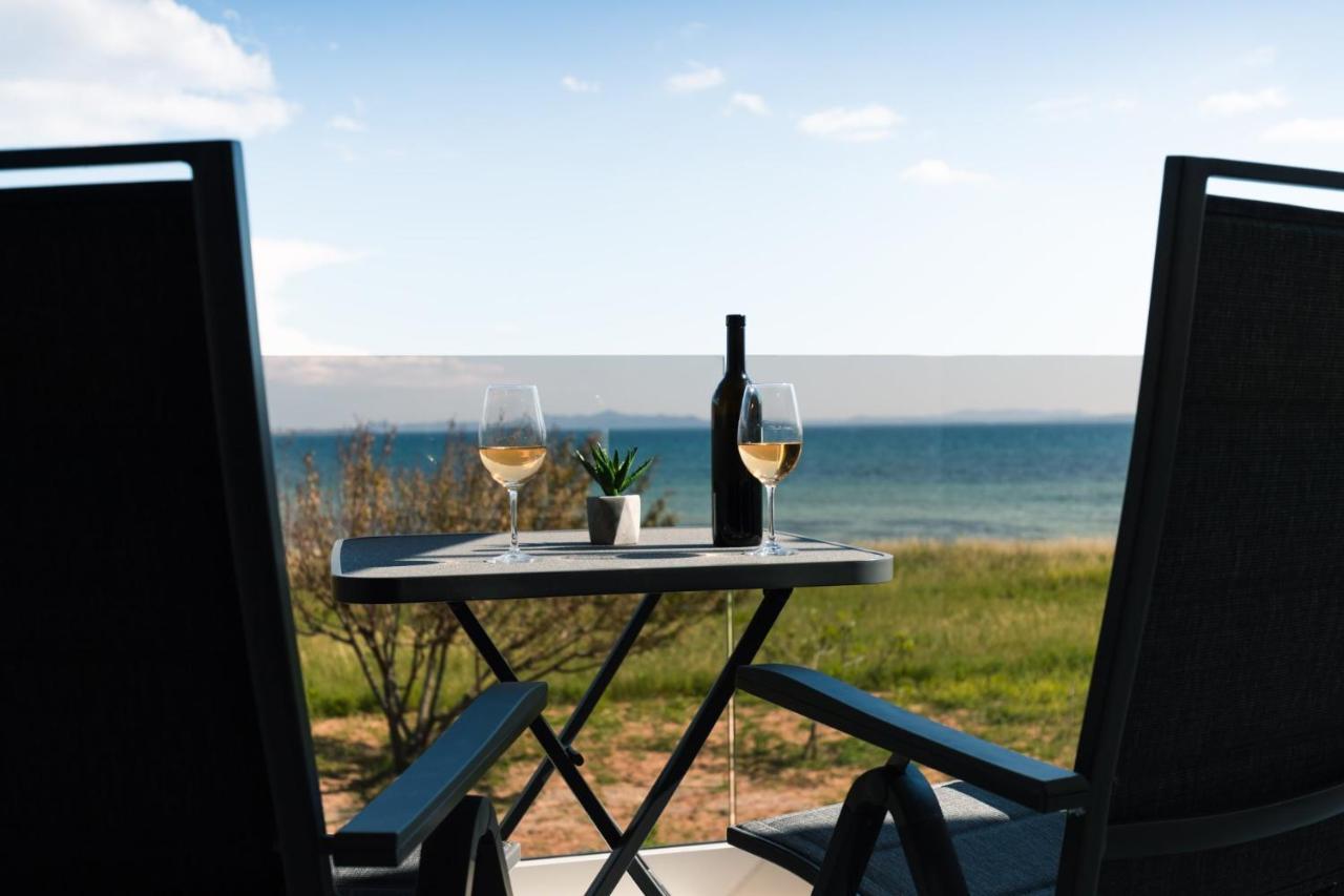 Beachfront Reiterer Villa V2 With Seaview 30 Meters From The Beach - Crowonder Luxury Rent Privlaka  Zewnętrze zdjęcie