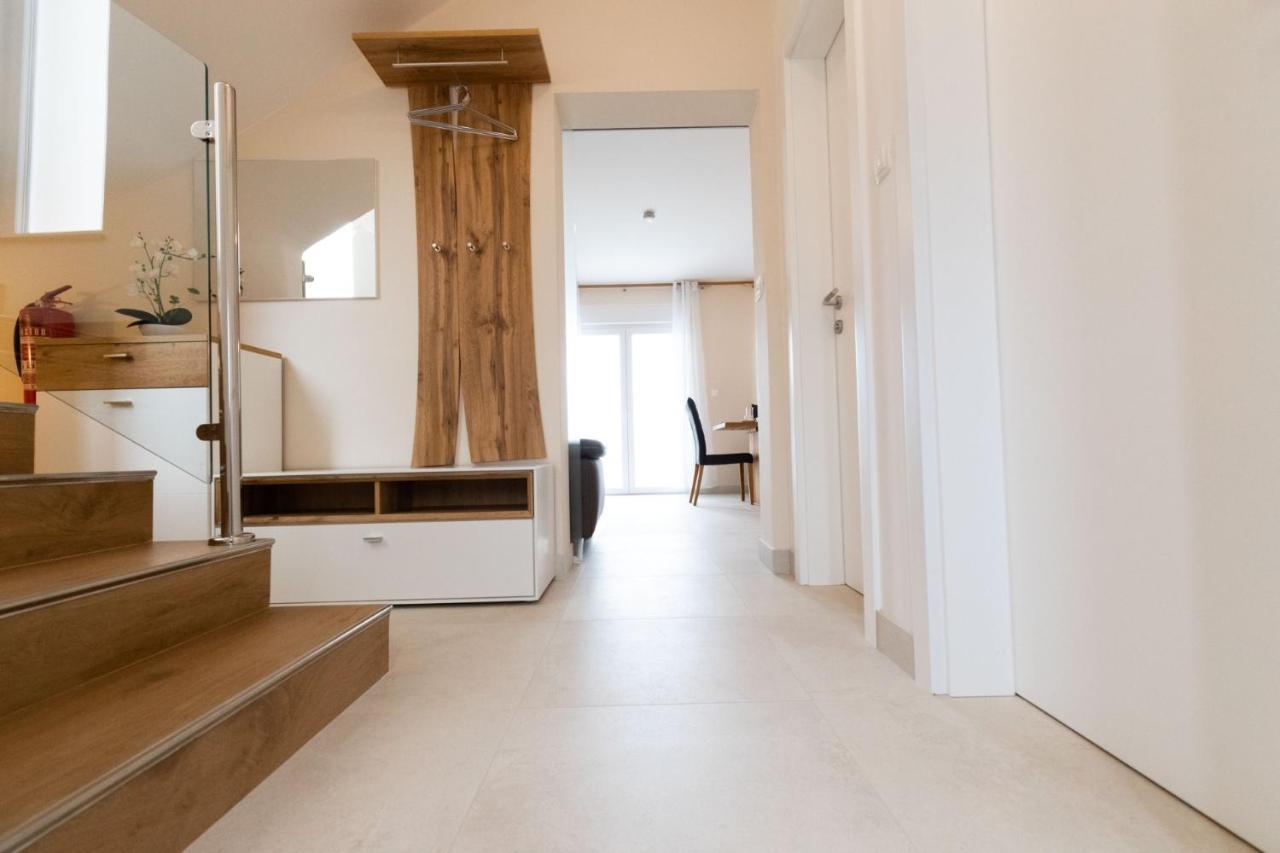 Beachfront Reiterer Villa V2 With Seaview 30 Meters From The Beach - Crowonder Luxury Rent Privlaka  Zewnętrze zdjęcie