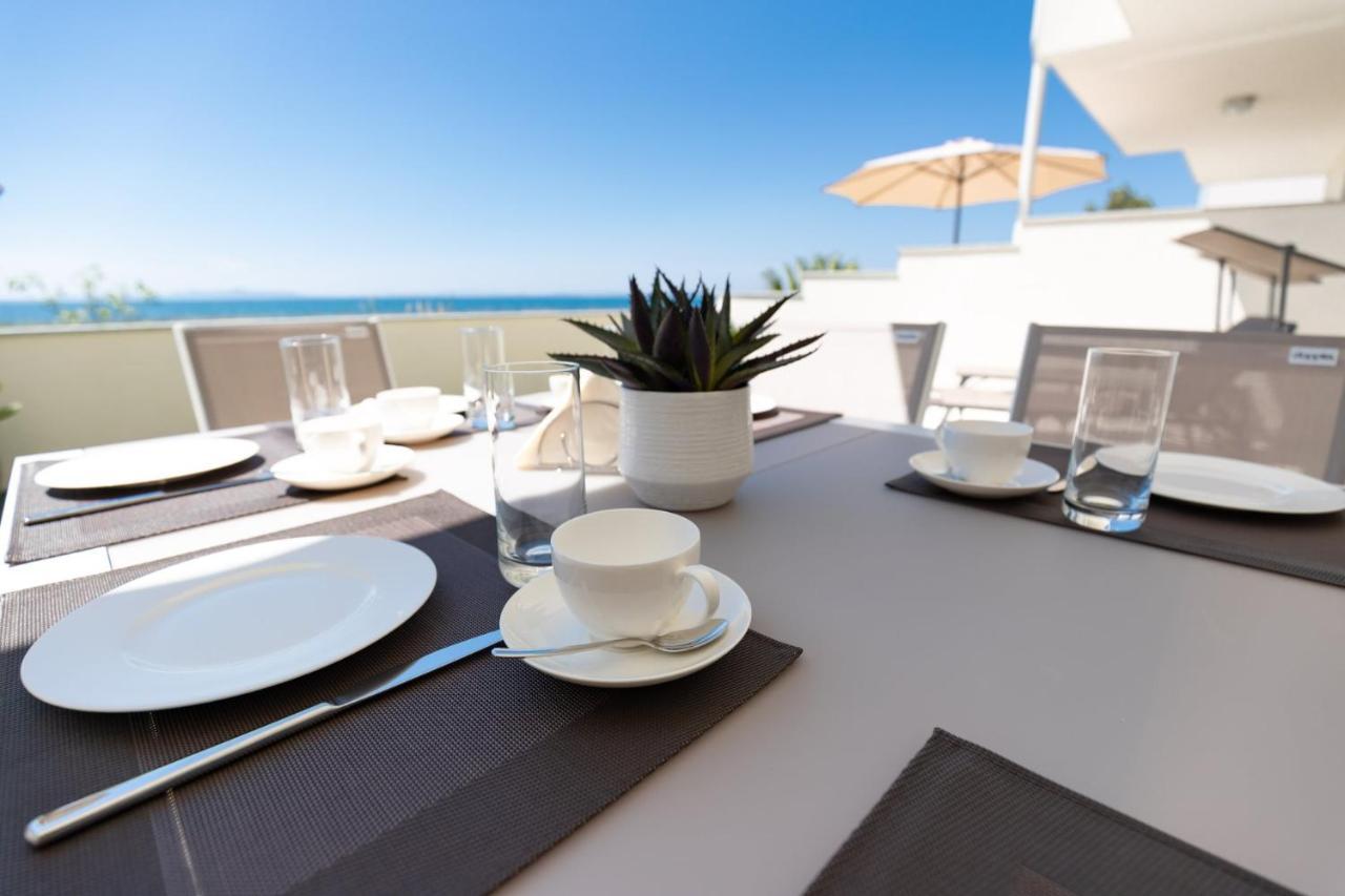 Beachfront Reiterer Villa V2 With Seaview 30 Meters From The Beach - Crowonder Luxury Rent Privlaka  Zewnętrze zdjęcie