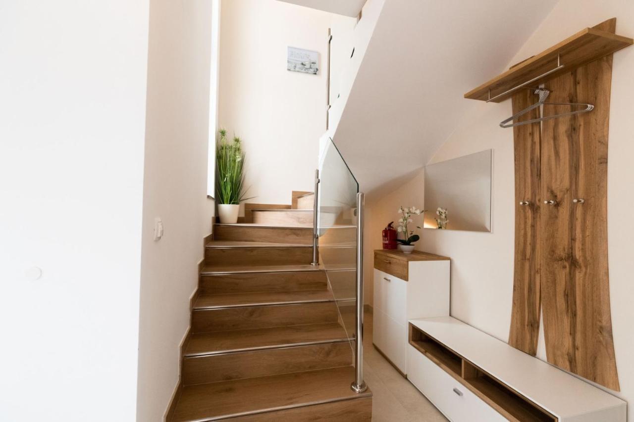 Beachfront Reiterer Villa V2 With Seaview 30 Meters From The Beach - Crowonder Luxury Rent Privlaka  Zewnętrze zdjęcie