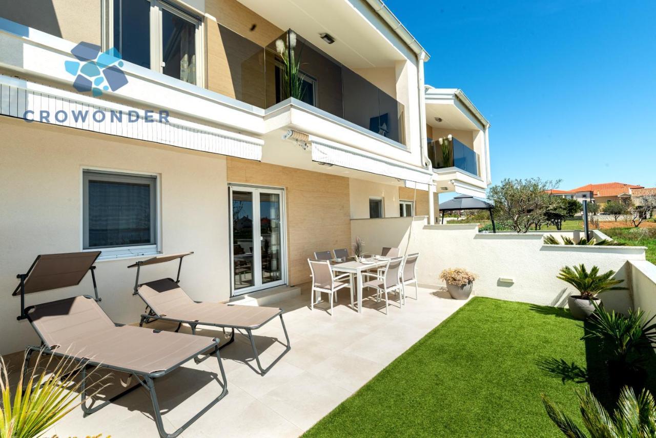 Beachfront Reiterer Villa V2 With Seaview 30 Meters From The Beach - Crowonder Luxury Rent Privlaka  Zewnętrze zdjęcie